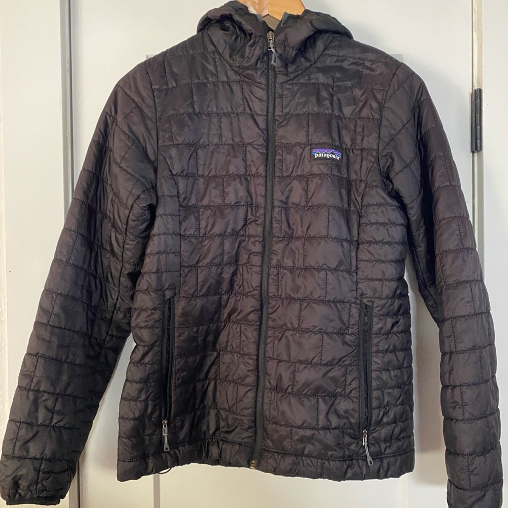 Patagonia Black Down Puffer Jacket with hood - Women’s S